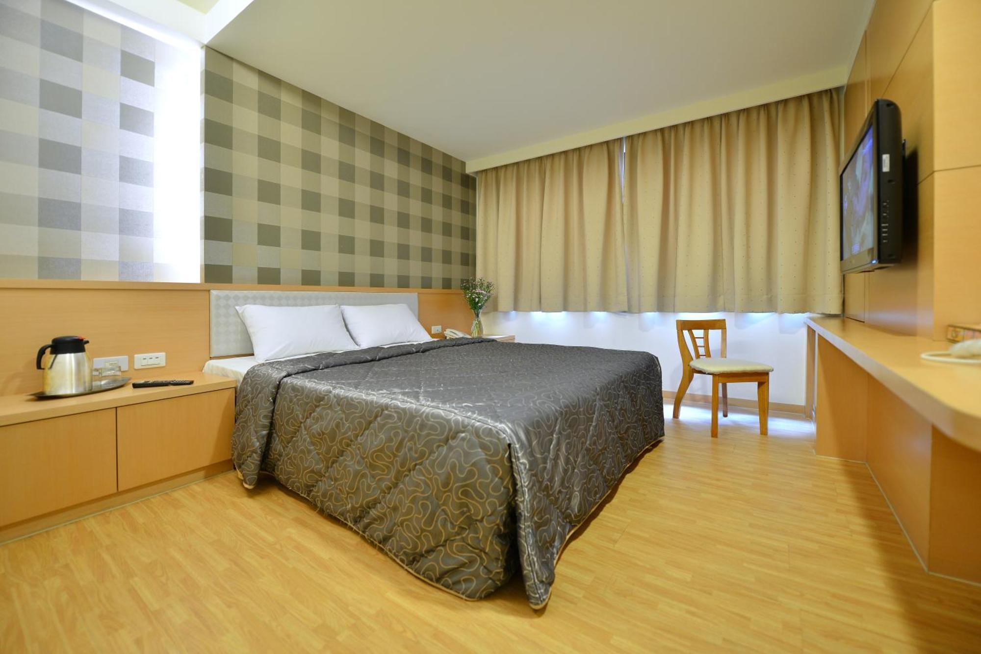 Ing Wang Hotel Tainan Luaran gambar