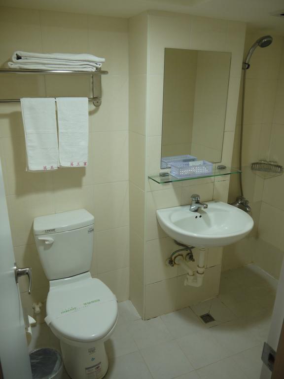 Ing Wang Hotel Tainan Luaran gambar