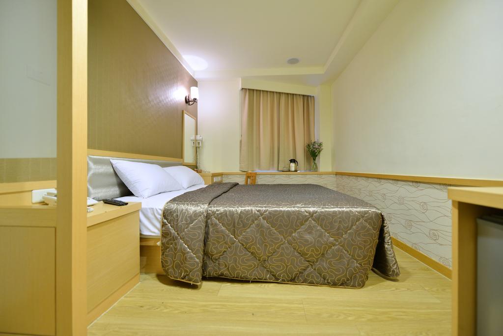 Ing Wang Hotel Tainan Luaran gambar